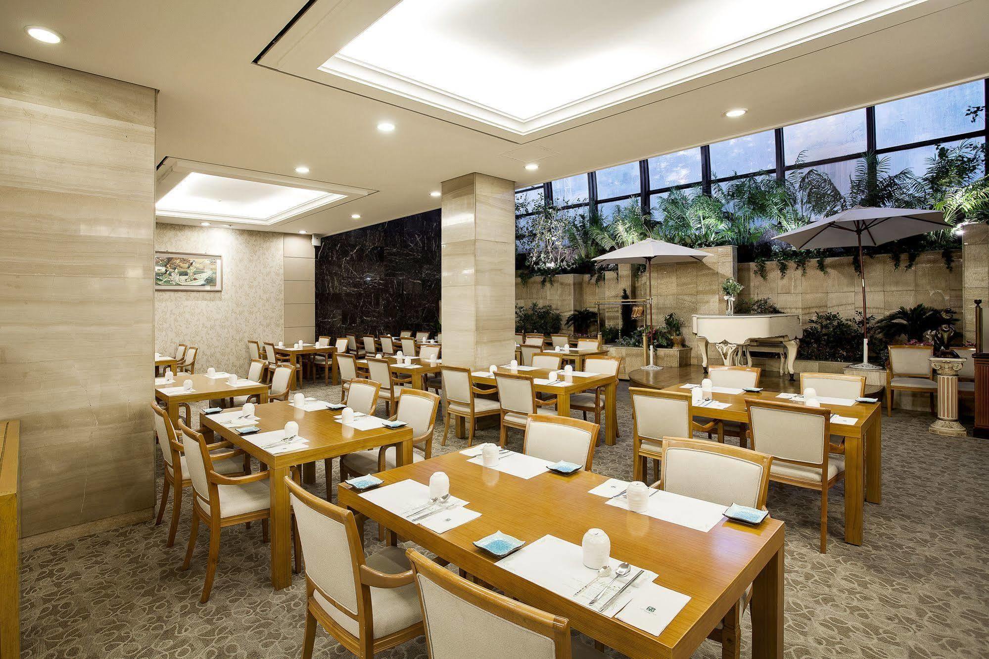 Riviera Yuseong Hotel Daejeon Ngoại thất bức ảnh